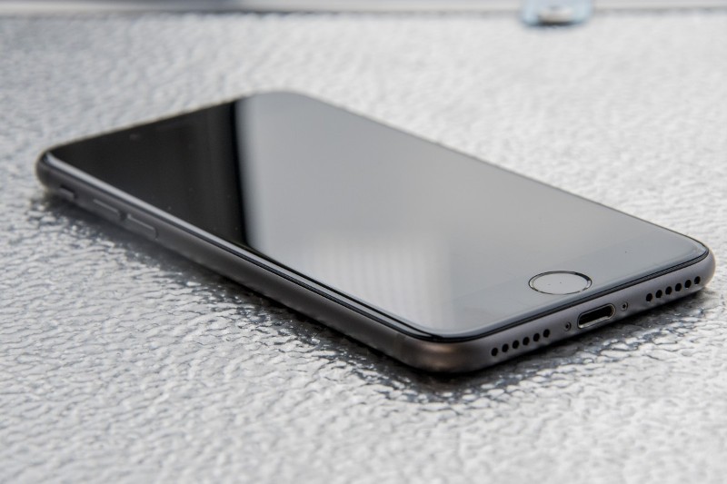 Προσοχή: Μη χρησιμοποιήσετε τρυπάνι στο iPhone 7 σας! (Video) - Media
