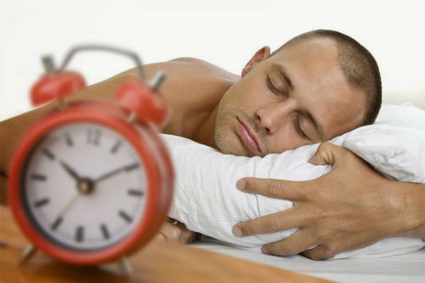 Βιάζεστε να πέσετε για ύπνο νωρίς; Μπορεί να έχετε αυτή τη σοβαρή πάθηση - Media