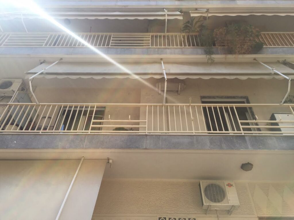 Τρίχρονο αγοράκι έπεσε από το μπαλκόνι του σπιτιού του - Media