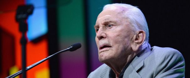 Κερκ Ντάγκλας: Η ομιλία του Τραμπ κάλλιστα θα μπορούσε να εκφωνηθεί στη Γερμανία του Χίτλερ - Media