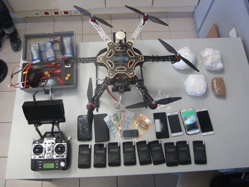 Απίστευτο: Πήγαν να «περάσουν» ναρκωτικά με drone στις φυλακές Λάρισας (Photos) - Media