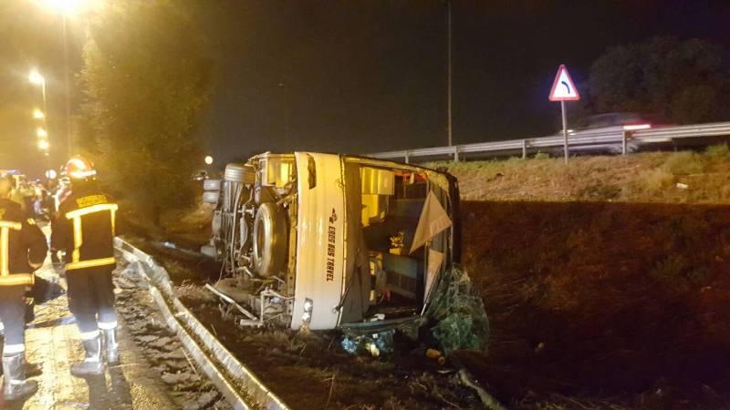 Ισπανία: 24 τραυματίες από ανατροπή τουριστικού λεωφορείου (Photos - Video) - Media