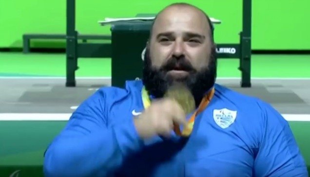 Τα δάκρυα του συγκλονιστικού Μάμαλου στον εθνικό ύμνο (Video) - Media