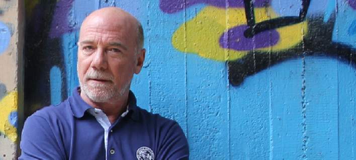 «Η ψυχή δεν χωράει σε τρεις κούτες» - Ο Μένιος Σακελλαρόπουλος αδειάζει το γραφείο του στο Μega (Photo) - Media