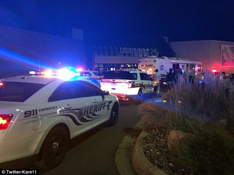 Νέα επίθεση στις ΗΠΑ: Άνδρας επιτέθηκε με μαχαίρι σε περαστικούς μέσα σε εμπορικό κέντρο - 8 τραυματίες - Media