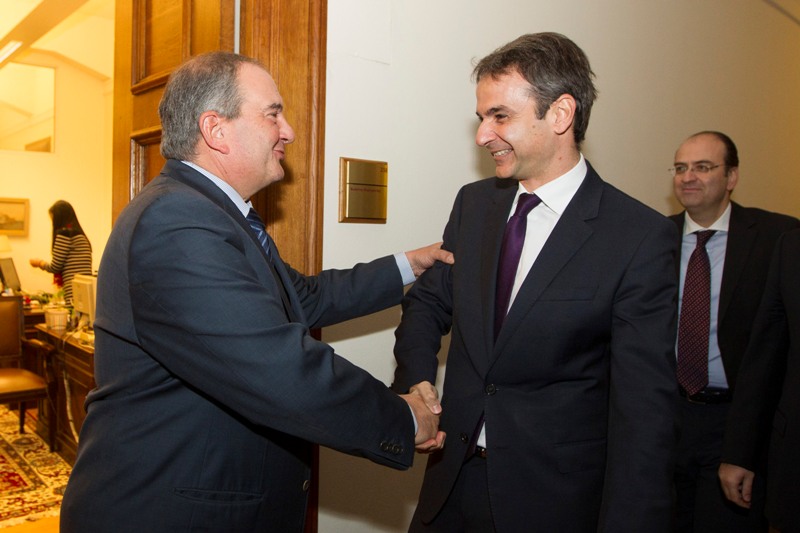 Τι είπαν τετ α τετ Μητσοτάκης και Καραμανλής στο Παγκράτι;  - Media