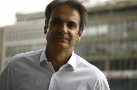 Ο Κ.Μητσοτάκης «αποχαιρετά» τον Λέοναρντ Κοέν - Media