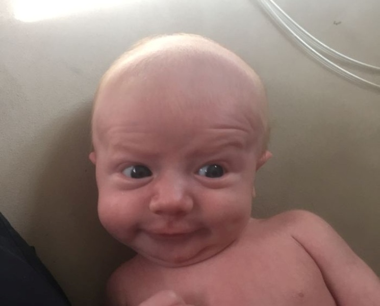Το νεογέννητο μωρό που κάνει απίστευτες γκριμάτσες ενηλίκων (Photos) - Media