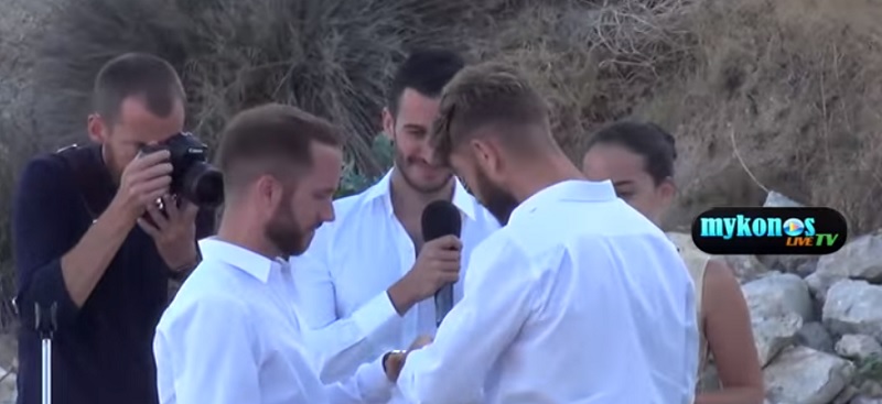 Ο πρώτος γάμος γκέι ζευγαριού στη Μύκονο (Video) - Media