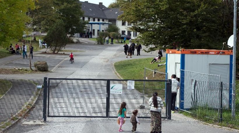 Αλλαγή νομοθεσίας για να καταστούν πιο εύκολες οι απελάσεις θέλουν οι Βαυαροί σύμμαχοι της Μέρκελ - Media