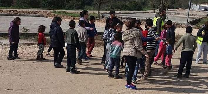 Πρόσφυγες απέκλεισαν την εθνική οδό Ιωαννίνων - Άρτας - Πλημμύρισαν οι σκηνές τους - Media