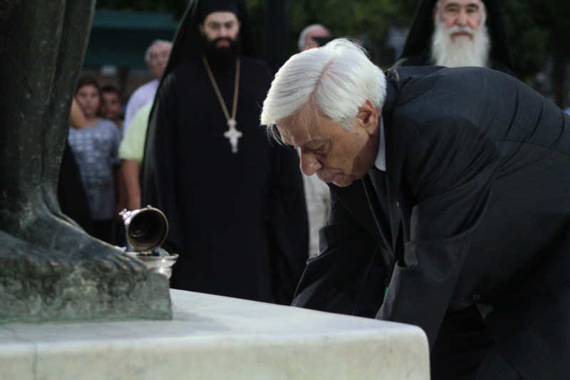 Για πρώτη φορά Πρόεδρος της Δημοκρατίας τίμησε το Μπλόκο της Κοκκινιάς - «Εθνικός κίνδυνος τα υπολείμματα του ναζισμού» (Photos) - Media