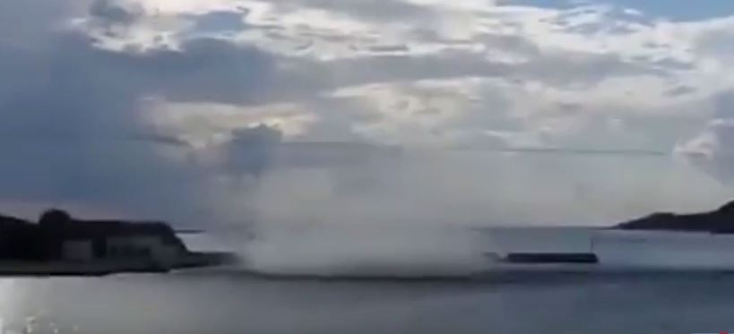 Τεράστια ρουφήχτρα «σήκωσε» τη θάλασσα στη Σύρο (Video) - Media
