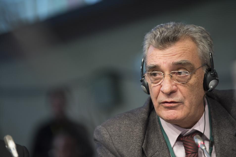 Ο δήμαρχος Λέσβου ζητά από τον Μουζάλα να μεταφερθούν οι πρόσφυγες στα ηπειρωτικά - Media