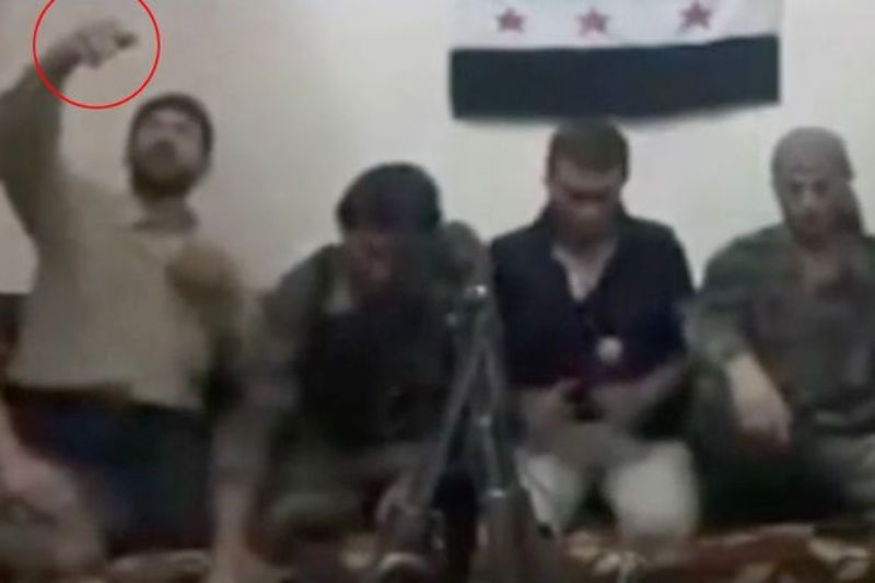 Σύρος αντάρτης βγάζει selfie και πυροδοτεί βόμβα - Ανατίναξε τον εαυτό του και τους συντρόφους του (Video) - Media