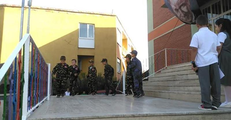 Σχολεία στην Τουρκία αναβιώνουν το αποτυχημένο πραξικόπημα (Photo) - Media