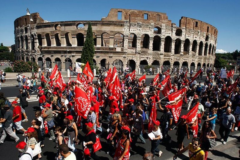 Τα βρήκαν στην Ιταλία Ρέντσι με συνδικάτα – η 14η σύνταξη είναι μέσα  - Media