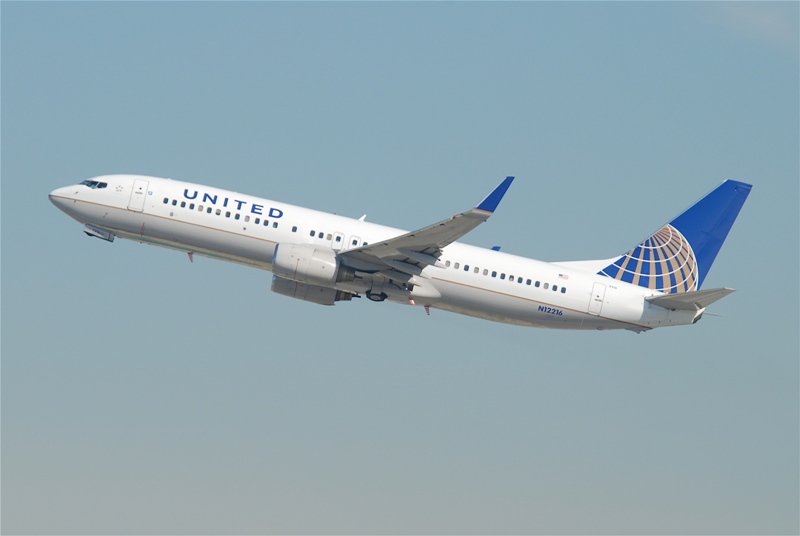 Νέο απίστευτο περιστατικό στην United Airlines: Έδιωξε ζευγάρι που πήγαινε στο γάμο του - Media