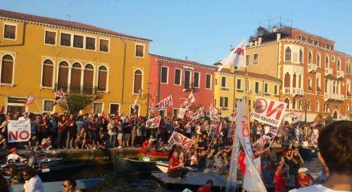 «Ναυμαχία» στη Βενετία: Πλωτή διαμαρτυρία κατά των κρουαζιερόπολοιων (Photos - Videos) - Media