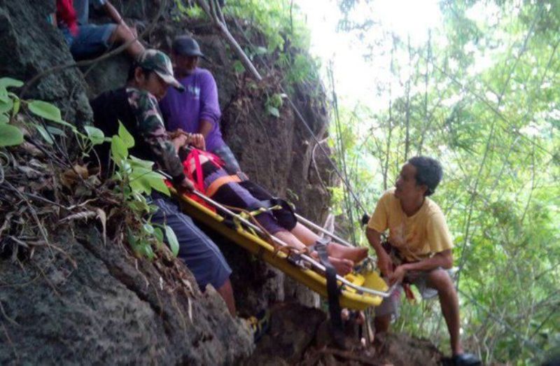 Έπεσε από γκρεμό για να γλυτώσει αλλά ο βιαστής της την έφτασε... (Photos) - Media