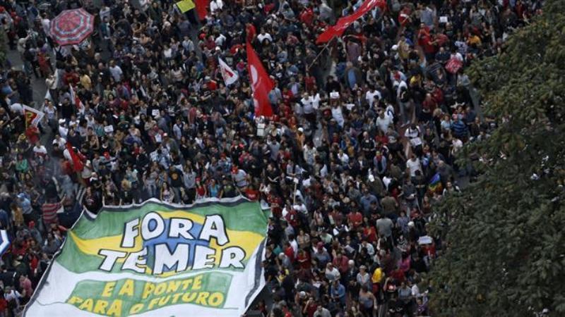 Βραζιλία: Δακρυγόνα, φωτιές και ένταση σε πορεία κατά του Τεμέρ  (Photos - Video) - Media