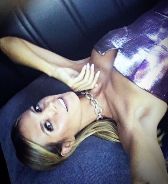 Η Χάιντι Κλούμ αποκαλύπτει το μυστικό της για αψεγάδιαστες εμφανίσεις (Photos - Video) - Media