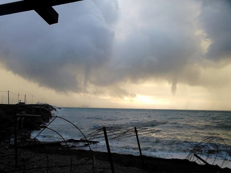 Εντυπωσιακοί δίδυμοι υδροστρόβιλοι «χτύπησαν» στην Ηλεία (Photos) - Media