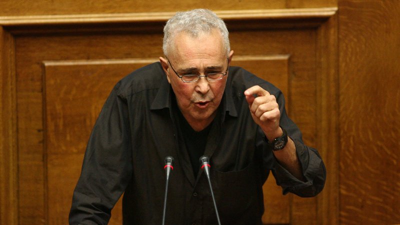 Ο Ζουράρις ξαναχτυπά στη Βουλή: Απίστευτες εκφράσεις - Η κυβέρνηση πάσχει από μπατηρημένη κα@@α (Video) - Media