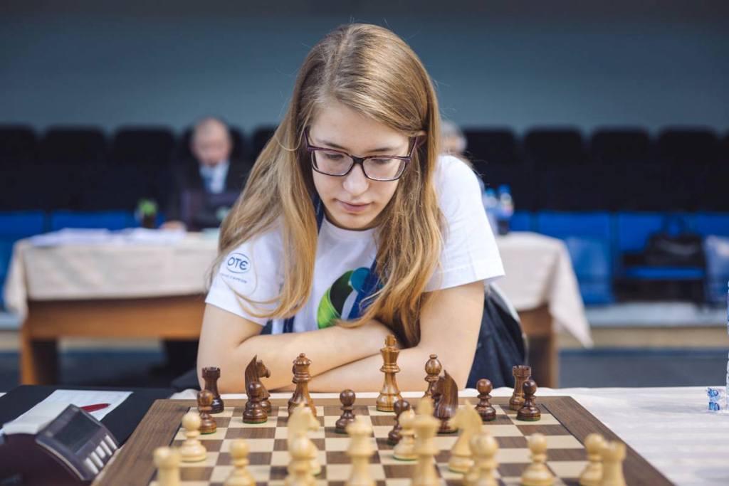 Παγκόσμια πρωταθλήτρια στο σκάκι για τρίτη φορά μια 16χρονη από την Καβάλα (Photos) - Media