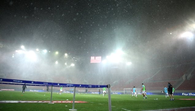 Ξύλο στα επίσημα και «ντου» σε δημοσιογράφους - Στο ημίχρονο του αγώνα Ελλάδας - Κύπρου  - Media