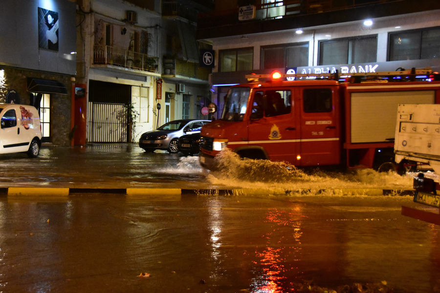 Σαρωτικό το κύμα κακοκαιρίας στην Ελλάδα - Προβλήματα στην Αττική, ποτάμια οι δρόμοι - Μεγάλες ζημιές στην Δυτική Ελλάδα (Photos, Video) - Media