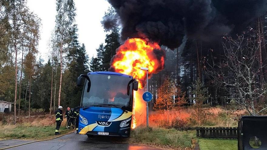 Άρπαξε φωτιά το πούλμαν της εθνικής Σουηδίας (Photos) - Media