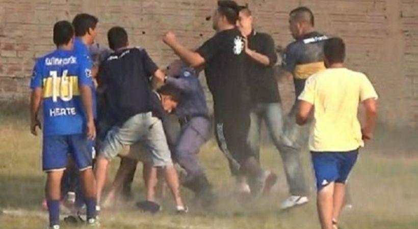 Σοκαριστικό ξύλο σε διαιτητή για ένα πέναλτι (Video) - Media