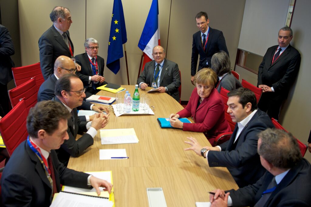 Κρίσιμες συναντήσεις Τσίπρα με Μέρκελ και Ολάντ για αξιολόγηση και χρέος - Media