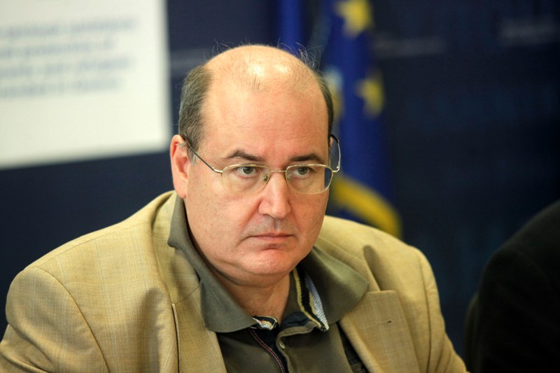 Φίλης: Να μην εισβάλλει η Εκκλησία στην πολιτική - Media