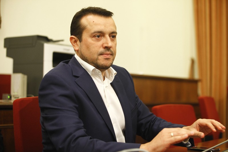 Γκάφα από το Κανάλι της Βουλής: Μπέρδεψαν το Νίκο Παππά με τον βουλευτή της Χρυσής Αυγής Χρήστο Παππά - Media