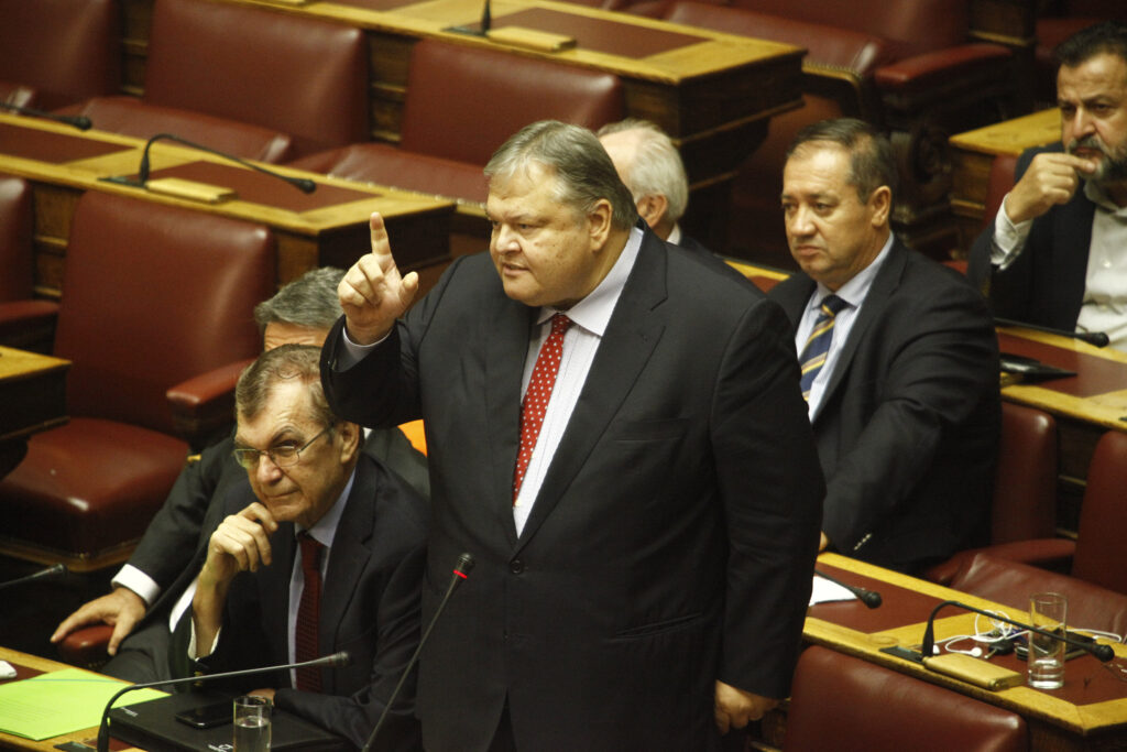 Βενιζέλος: Θεσμική εκτροπή που «παροξύνεται» η τροπολογία Παππά - Media