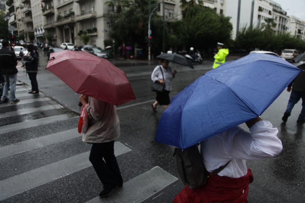 «Φθινοπωρινό σκηνικό» με πτώση της θερμοκρασίας και βροχές - Media