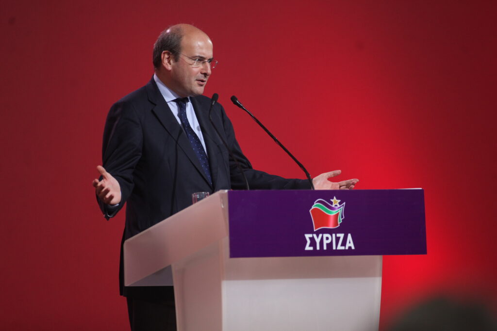 ΝΔ για ομιλία Τσίπρα: «Η Ελλάδα έχει ανάγκη από μια μεγάλη πολιτική αλλαγή» - Τι είπε ο Χατζηδάκης στο Συνέδριο - Media