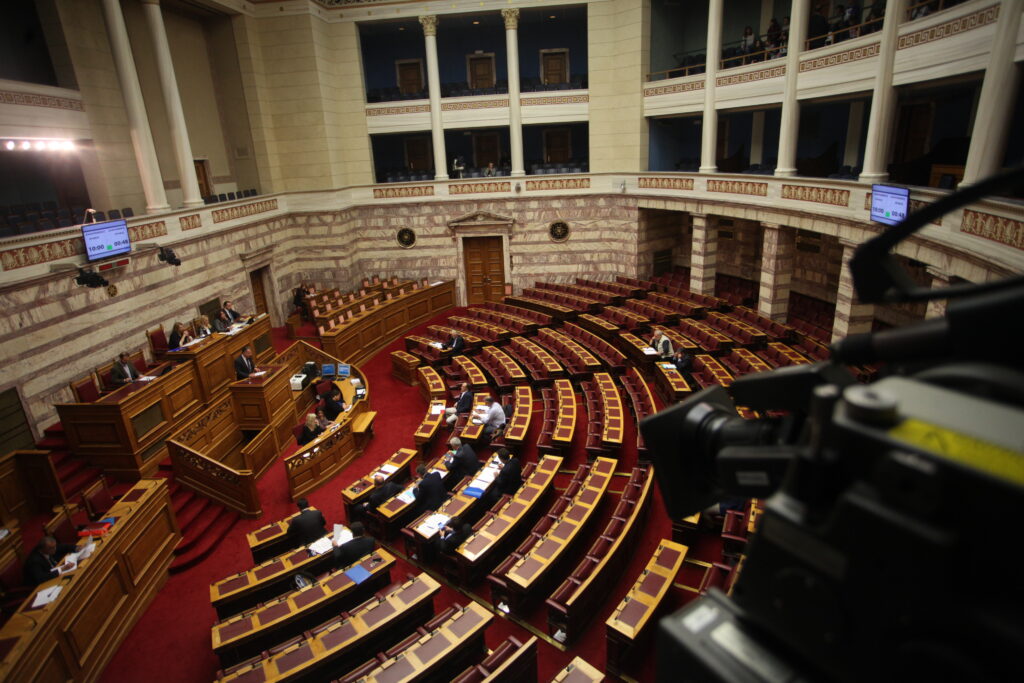 Γραφείο Προϋπολογισμού Βουλής: Η ύφεση στην Ελλάδα συνεχίζεται παρά την ανάπτυξη στην υπόλοιπη Ευρώπη  - Media