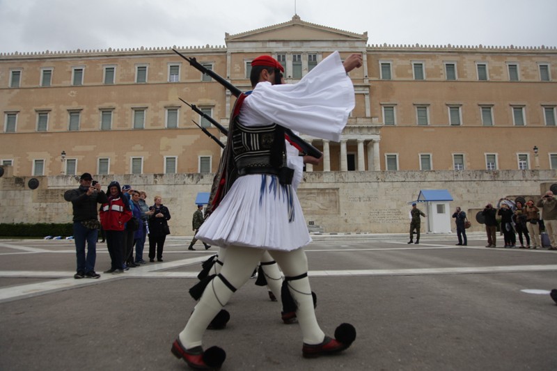 «Πρωτιά» χτύπησε η ΕΡΤ με την παρέλαση - Media