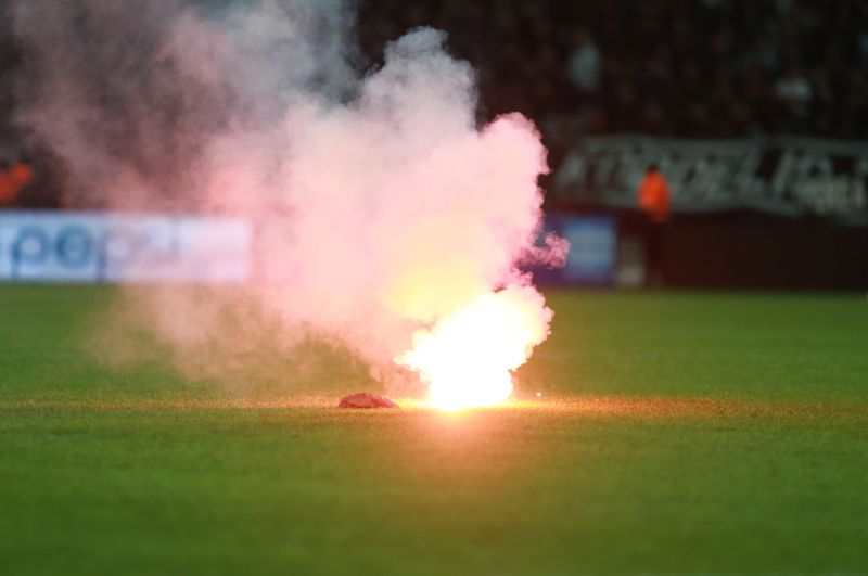 Παρέμβαση της δικαιοσύνης για τη φωτοβολίδα στο ματς ΠΑΟΚ-ΑΕΚ - Media