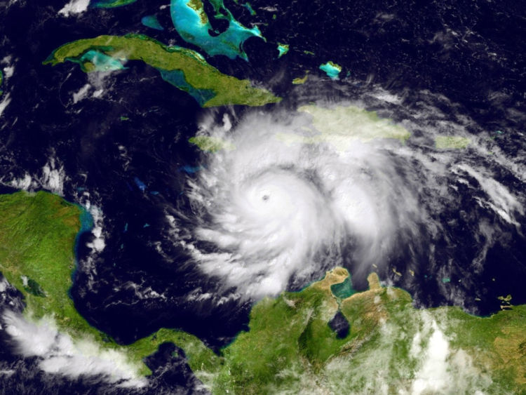 Ο τυφώνας Μάθιου σαρώνει την Αϊτή με ανέμους στα 230 χλμ την ώρα - Δύο νεκροί (Video) - Media