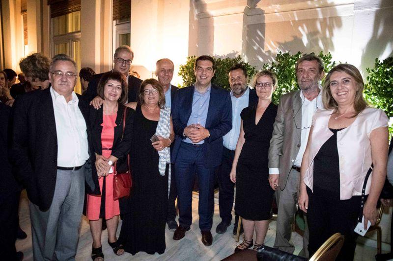 Καρέ καρέ η «χαλαρή βραδιά» στο Μαξίμου (Photos) - Media