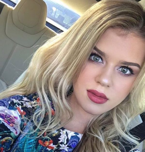 Πανέμορφη νταντά έμεινε άφωνη από το πώς κοιμόταν η μικρή ξαδέρφη της: Σκέφτηκε να φωνάξει εξορκιστή (Photos) - Media