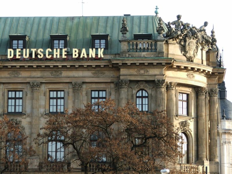 Αγριεύουν τα πράγματα για τη Deutsche Bank: Εξετάζονται 10.000 (!) απολύσεις - Media