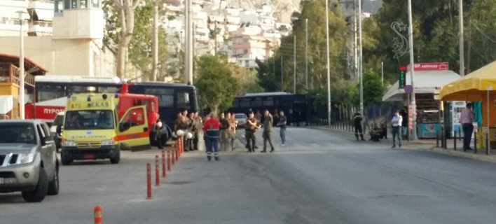 «Κλεφτοπόλεμος» αντιεξουσιαστών και αστυνομικών στη δίκη της ΧΑ - Media