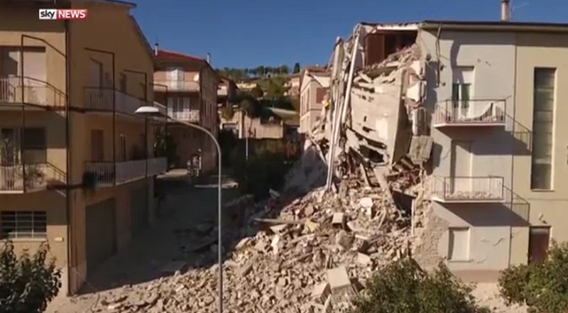 Πτήση με drone αποκαλύπτει την ασύλληπτη καταστροφή, από τον σεισμό στην Ιταλία (Video)  - Media
