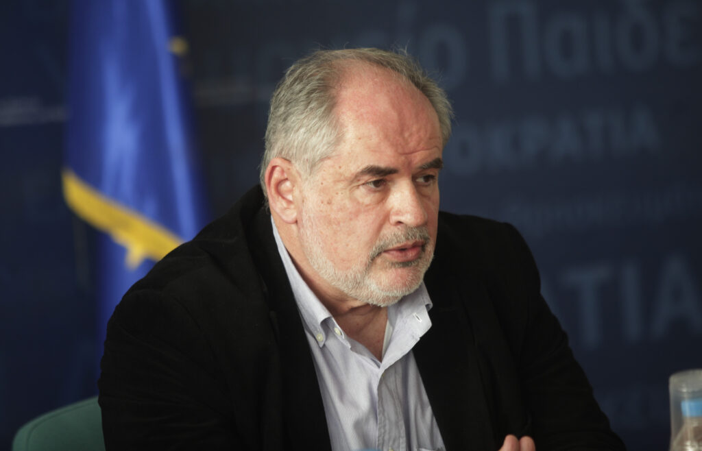 Φωτάκης: Θα πρέπει να σταματήσει η ανομία που υπήρξε τόσα χρόνια στο ραδιοτηλεοπτικό τοπίο - Media