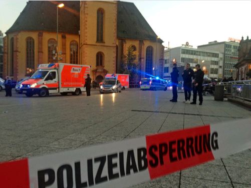 Φρανκφούρτη: Τέσσερις τραυματίες από επίθεση αγνώστου με μαχαίρι (Photos - Video) - Media